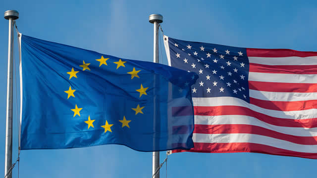Euro trades cautiously against US Dollar ahead of expected Fed rate hike